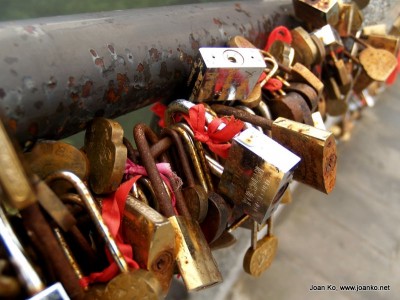 Mount E'mei lovers locks