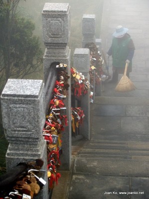 Mount E'mei lovers locks