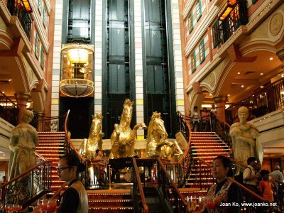 Foyer of the Star Cruises Virgo