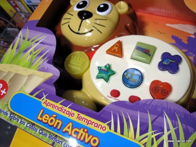 Leon Activo, bilingual lion (speaks Spanish and lion)
